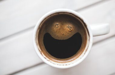 Como melhorar o humor: 6 alimentos que transformam o seu dia