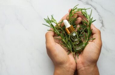 Os 4 Melhores Óleos Essenciais para a Acne